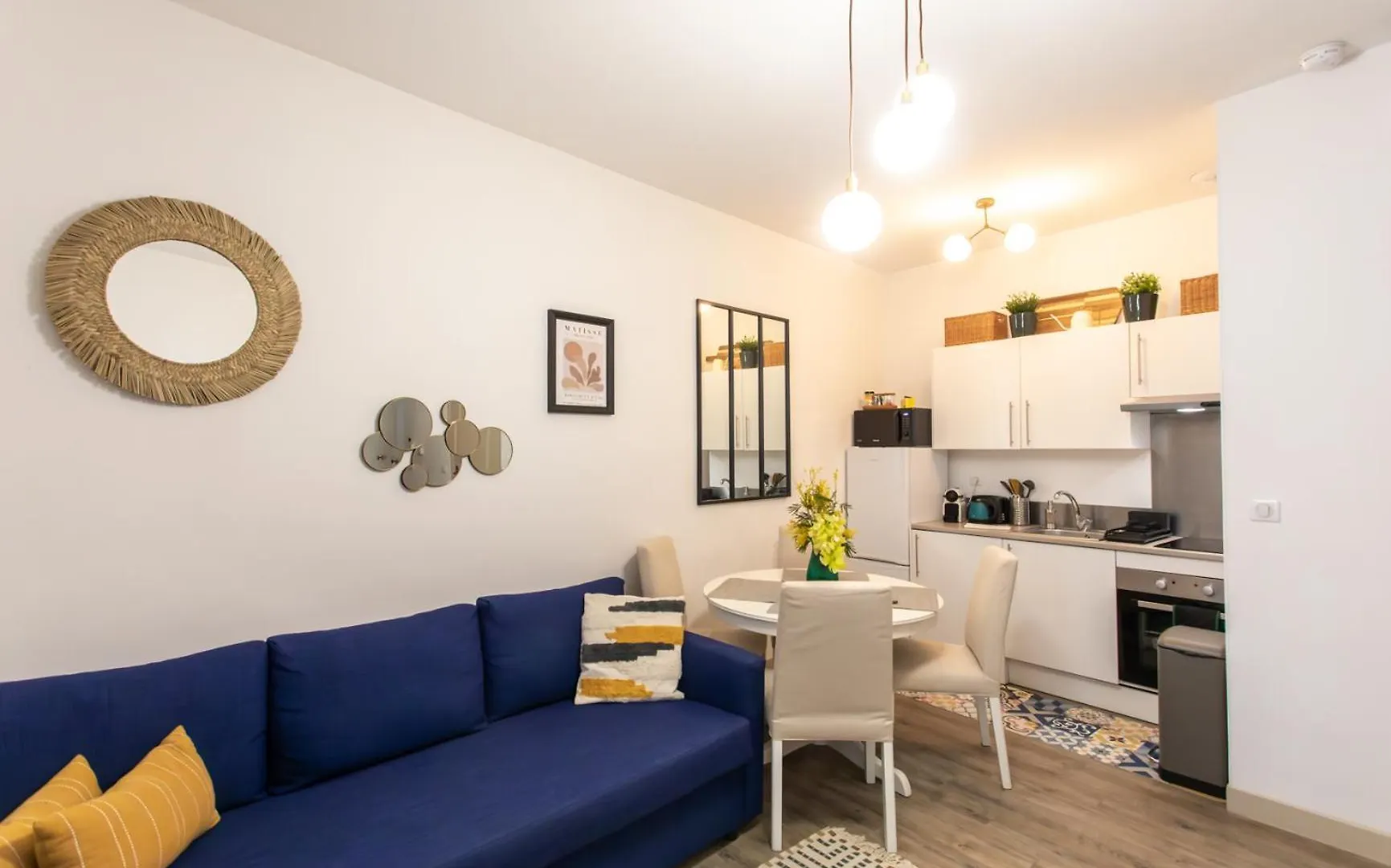 #44 1 Bdr Flat Cap Ac Balcony 5Mins Walk To Beach Nice